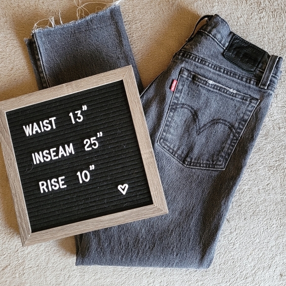 Levi's Wedgie Straight Black Embers faded black cropped raw hem jeans size 26 - Picture 10 of 15